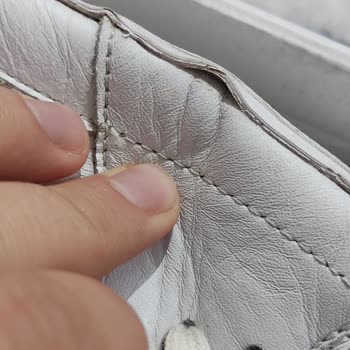 Tommy Hilfiger Sneakers Show Wear After Minimal Use – Warranty Denied Without Resolution