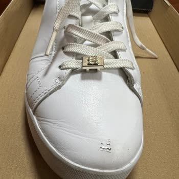 Tommy Hilfiger Shoes Ripped After Minimal Use – Return Request Denied Twice by SuperStep