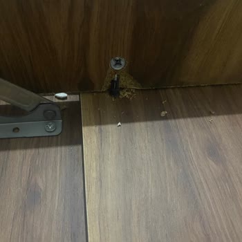 Hasarlı Mobilya Ve İletişim Sorunu