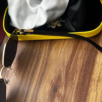 Kusurlu Gözlük Ve Mağaza Çalışanlarının Tutumu