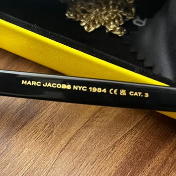 Kusurlu Gözlük Ve Mağaza Çalışanlarının Tutumu