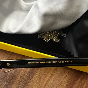 Kusurlu Gözlük Ve Mağaza Çalışanlarının Tutumu