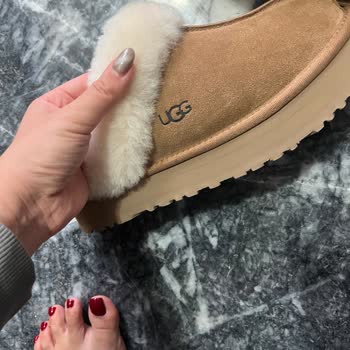UGG Slippers Won't Stay On – Manufacturing Flaw Makes Them Unwearable
