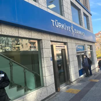 İş Bankası Bulvar Şubesi'nde Müşteri Memnuniyetsizliği