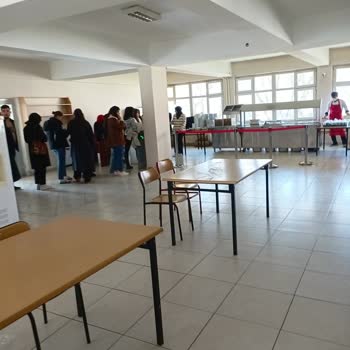 Üniversite Yemekhanesi Sorunları Ve Uzun Kuyruklar