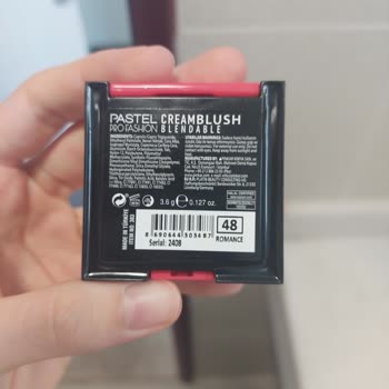 Pastel Krem Allıkta Nokta Nokta Sorunu Ve Müşteri Hizmetleri Hayal Kırıklığı