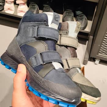 Ecco Gore-Tex Schuhe für 3990 ₺ nehmen Wasser auf und riechen stark trotz Lederqualität