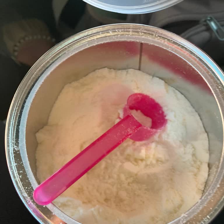 Hipp Babynahrung ohne Messlöffel bei langer Reise unpraktisch und mangelhaft vorbereitet