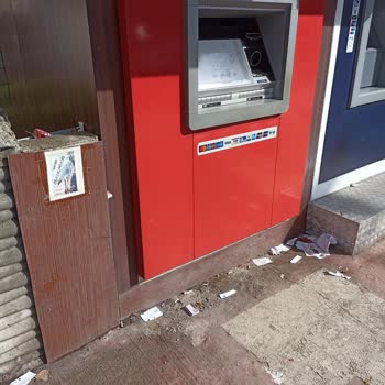 ATM Çevresindeki Düzensizlik Rahatsız Ediyor