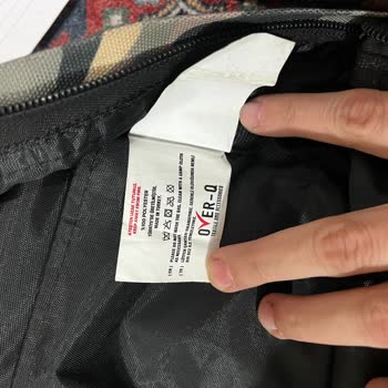 Benetton Schulrucksack Reißverschlüsse defekt Qualität enttäuschend Ersatz erforderlich