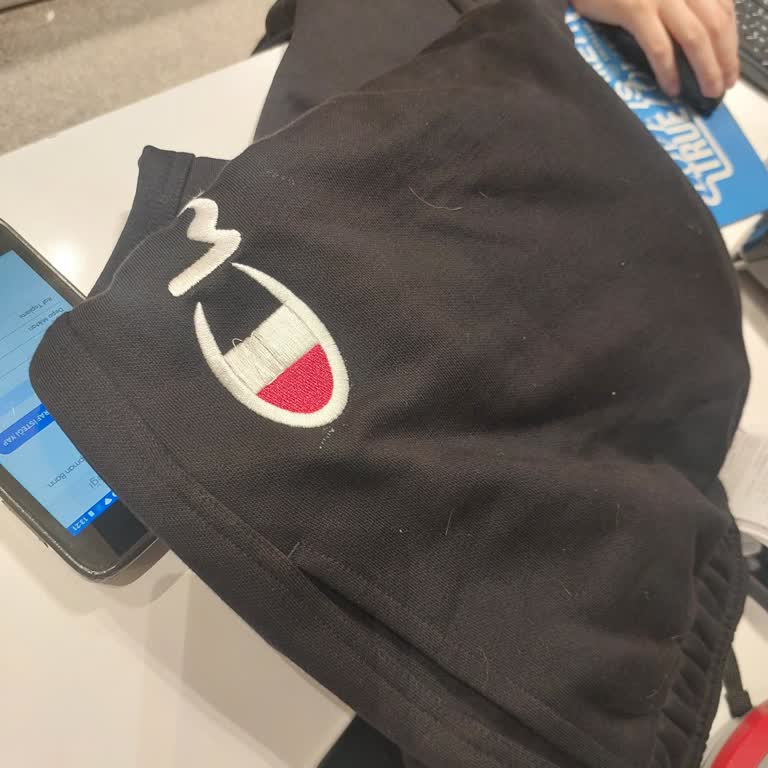 Sneaks Up Champion Marka Eşofmanda İlk Kullanımda Sorun