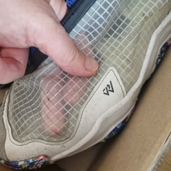 Nike Ayakkabıda Beklenmedik Yırtılma Ve İlgisizlik