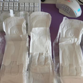 Hatalı Üretim: Molped Pure Soft Gece Pedlerindeki Yapışkan Sorunu