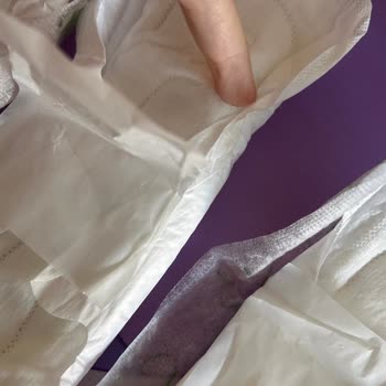 Hatalı Üretim: Molped Pure Soft Gece Pedlerindeki Yapışkan Sorunu