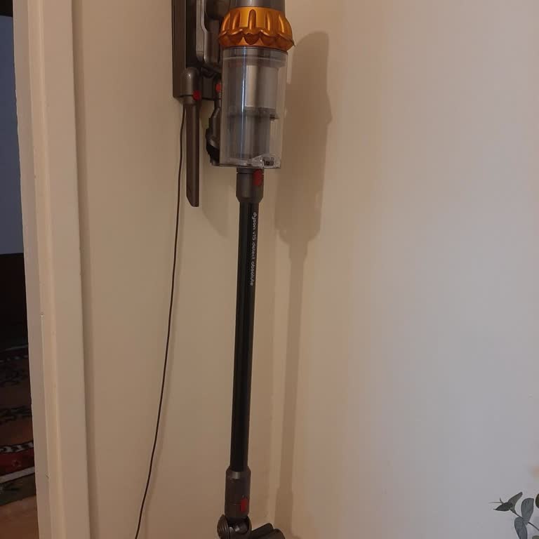 Dyson Süpürge Tasarım Sorunu Ve Kullanım Zorluğu