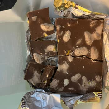 Küflü Çikolatalar: Alışveriş Festivalinde Hayal Kırıklığı