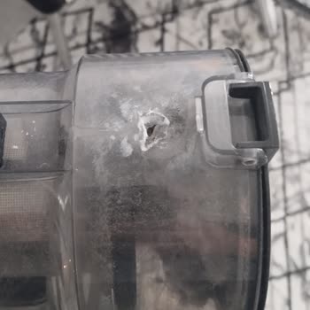 Şarjlı Süpürgenin Kalitesiz Tasarımı Ve Kırılan Hazne Sorunu