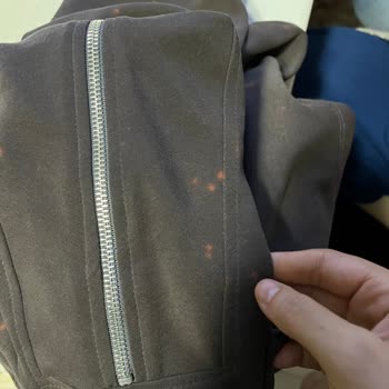 Leke Çıkartıcı Renkli Kıyafetleri Mahvediyor