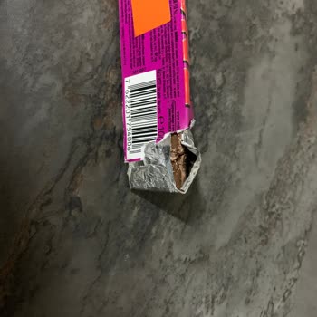 Orman Meyveli Toblerone Çikolatasında Kurt Şoku