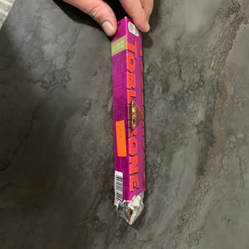 Orman Meyveli Toblerone Çikolatasında Kurt Şoku