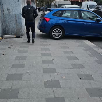 Kaldırımların Hali İçler Acısı: Dubalar Yerinden Çıkıyor Araçlar Park Ediyor