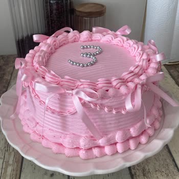 Küflü Pasta Altı Ve Tarihi Geçmiş Ürünler Tehlikesi