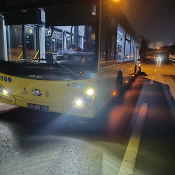 İETT Otobüsü Aracıma Çarptı Ve Kaçtı