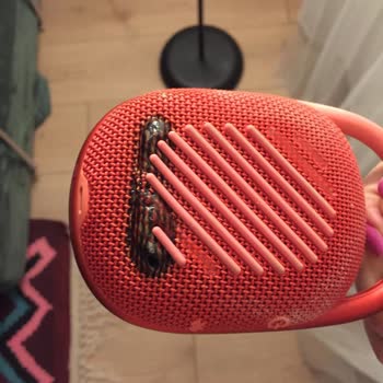 JBL Clip 4 Hoparlör Kendiliğinden Patladı: Güvenlik Tehlikesi