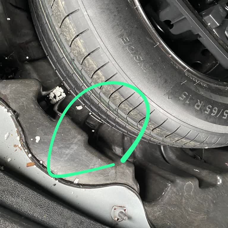 Megane 4'te Kronik Su Sızıntısı Ve Nem Sorunu