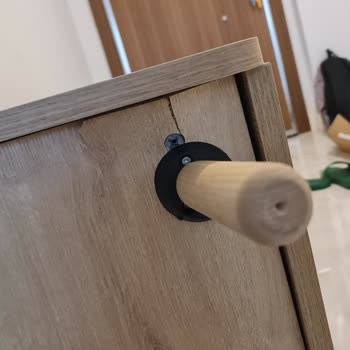 Vivense Kitaplık Ayakları Bir Günde Parçalandı