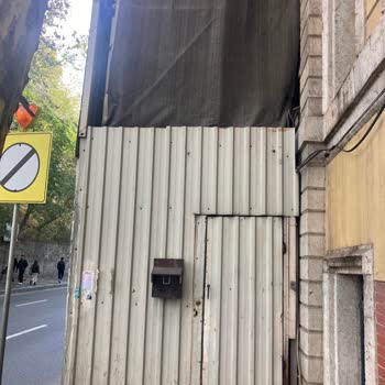 Ortaköy'de Yayalar İçin Tehlike Yaratan İnşaat