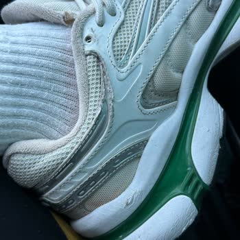 Lacoste Ayakkabıda Erken Deformasyon Şoku