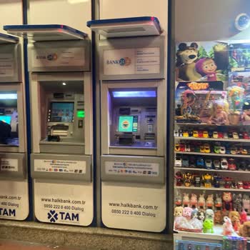 ATM'de Yutulan Para Ve Bankaların İlgisizliği