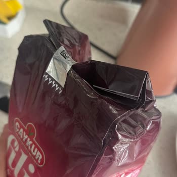 Açılmış Çay Paketi Ve İlgisiz Müşteri Hizmeti