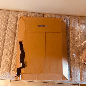 Eksik Kitap Ve Yırtık Paket: Çözüm Bekleyen Kargo Sorunu