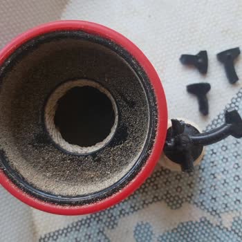 Kalitesiz Plastik Ayaklar Ve Yetersiz Servis