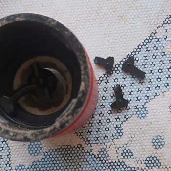 Kalitesiz Plastik Ayaklar Ve Yetersiz Servis