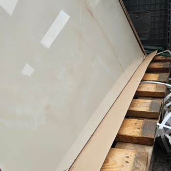 Kırık Seramik Ürünleri Ve İkilim Yapı'nın İlgisizliği