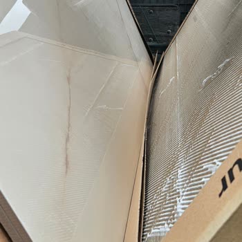 Kırık Seramik Ürünleri Ve İkilim Yapı'nın İlgisizliği