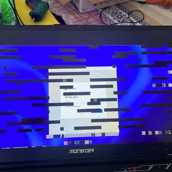 Yurtiçi Kargo'da Kırılan Bilgisayar Ekranı