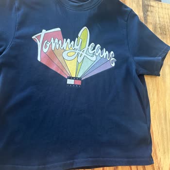 Tommy Hilfiger T-Shirt Print Faded and Fabric Damaged After 3 Washes