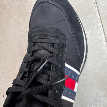 Tommy Hilfiger Sneakers’ Stitching Came Apart in 4 Months – Denied Warranty Claim
