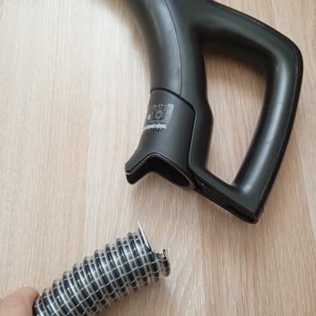 Kablolu Süpürgenin Hortumu Kullanımda Kırıldı