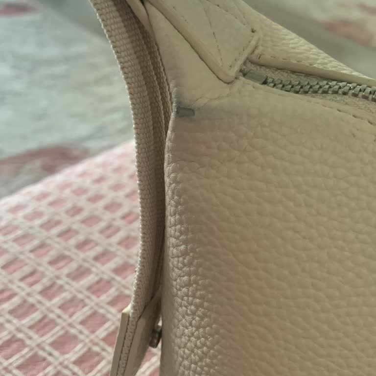 Calvin Klein Çantada Deri Soyulması Ve Boyner'in İlgisizliği