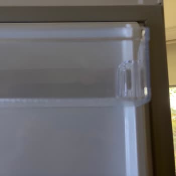 Altus Buzdolabında Kapı Rafı Lekeleri Sorunu
