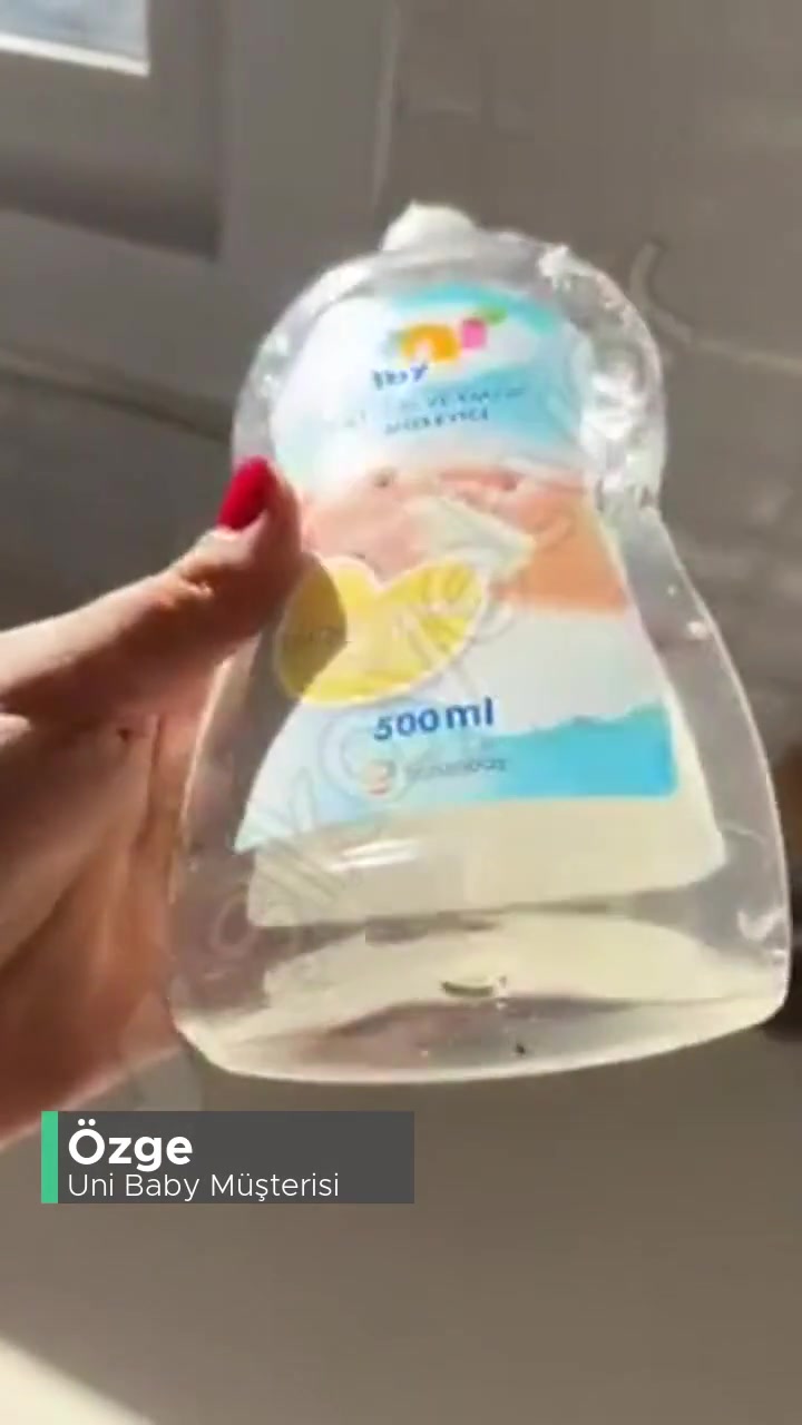 Uni Baby Biberon Temizleyici İçinde Böcek videonun kapak resmi