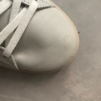 Ecco Schuhe Weiß erste Abnutzung nach nur einem Tragen und keine Rücknahme – enttäuschende Erfahrung