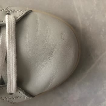 Ecco Schuhe Weiß erste Abnutzung nach nur einem Tragen und keine Rücknahme – enttäuschende Erfahrung