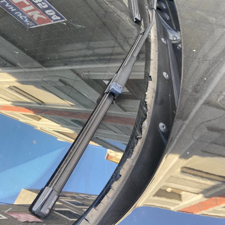 Front Seal Issue on BMW 1.18i Joy Plus – Requesting Replacement for Manufacturing Defect