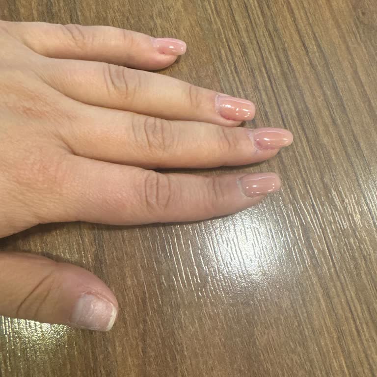 Gratis Beauty Uzun Süren Tırnak Hizmeti Ve Kalitesiz Sonuç
